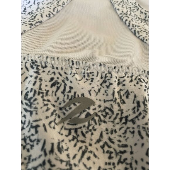 Racerback Sports Bra with Mesh Insert Medium geo print - Picture 3 of 6